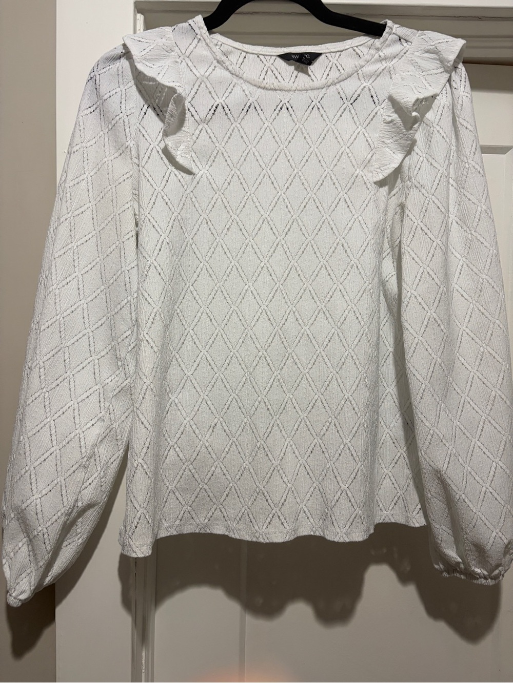 RW&CO. White Diamond-Texture Ruffle Shoulder Long Sleeve Top